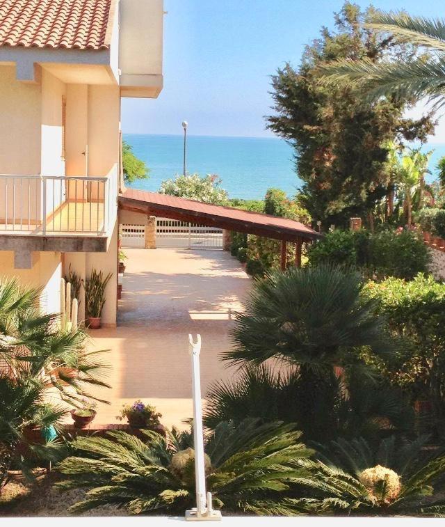 Beachfront Rooms マリーナ・ディ・ラグーザ エクステリア 写真
