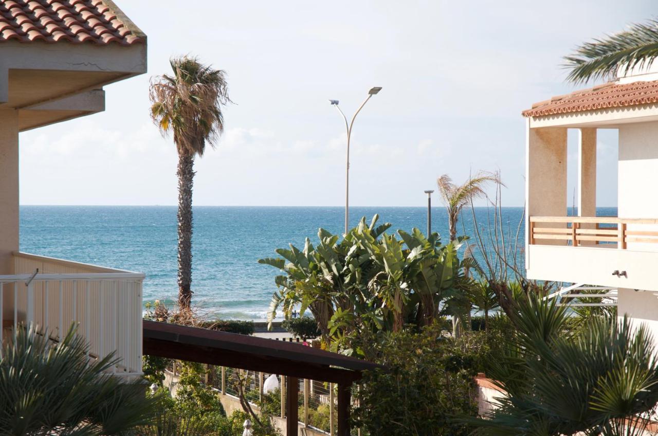 Beachfront Rooms マリーナ・ディ・ラグーザ エクステリア 写真