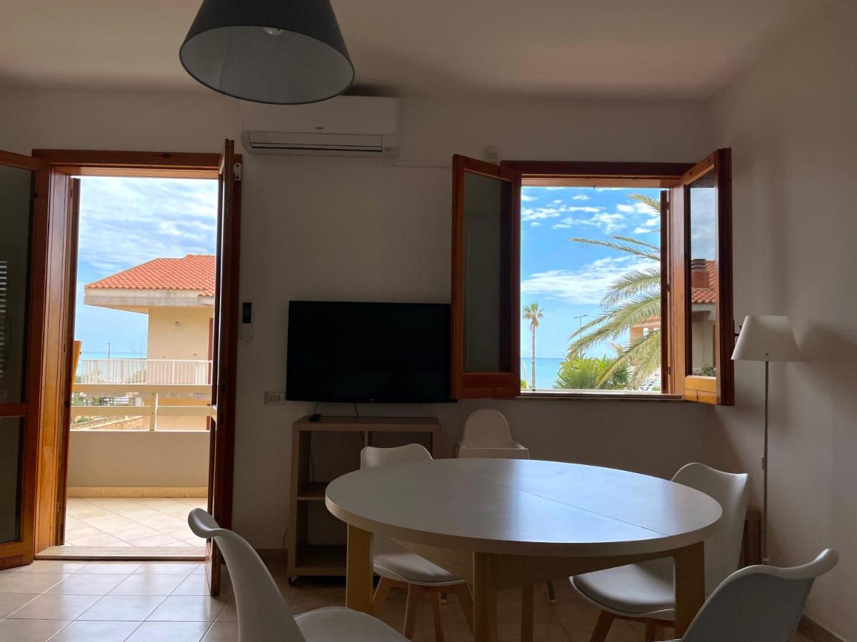 Beachfront Rooms マリーナ・ディ・ラグーザ エクステリア 写真